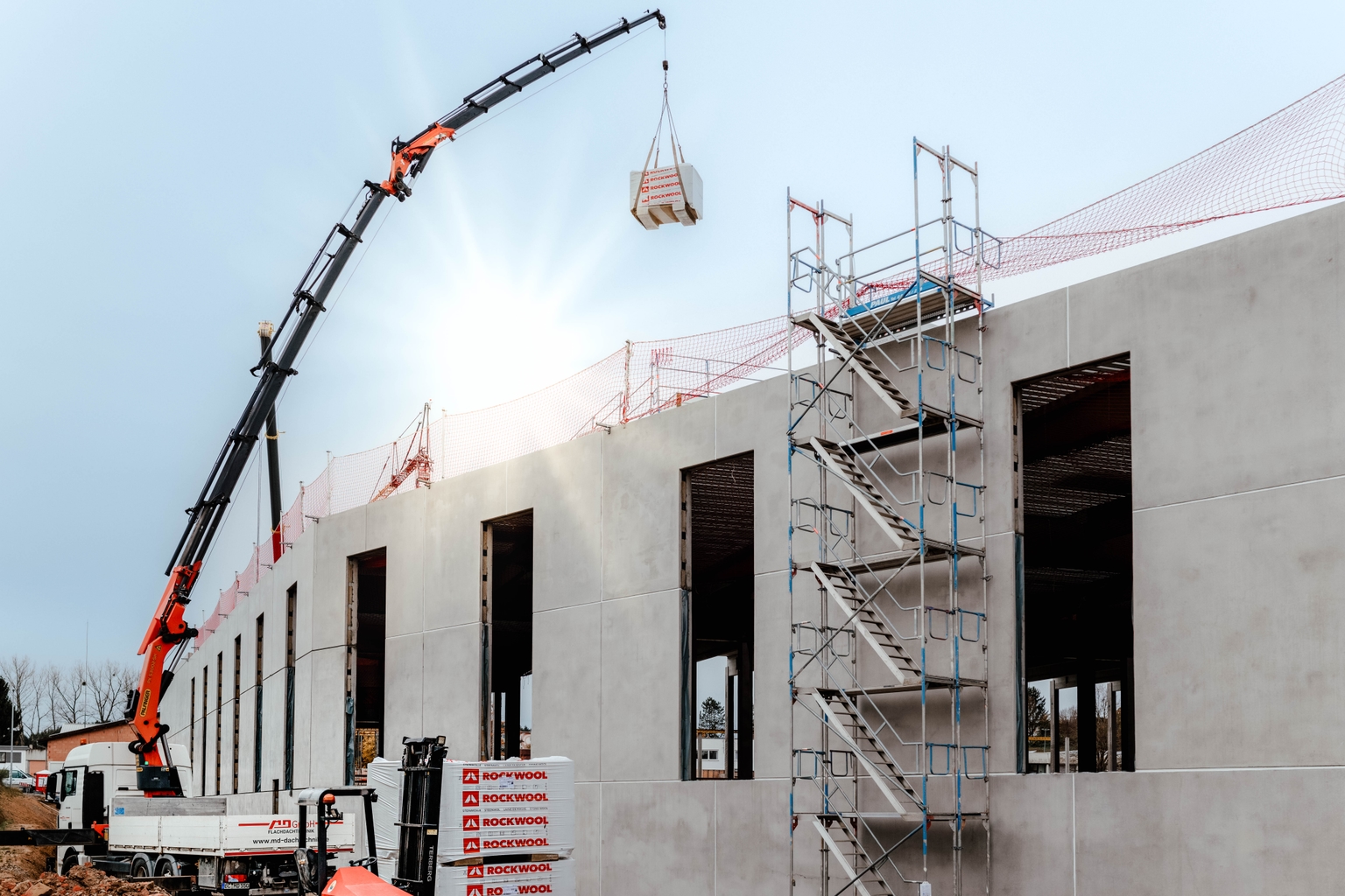 LKW-Autokran mit Mitnahmestapler